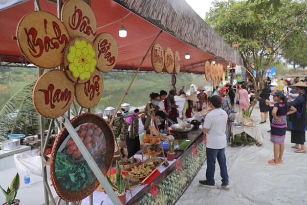 Thưởng thức Đờn ca tài tử và ẩm thực dân gian Nam Bộ tại 