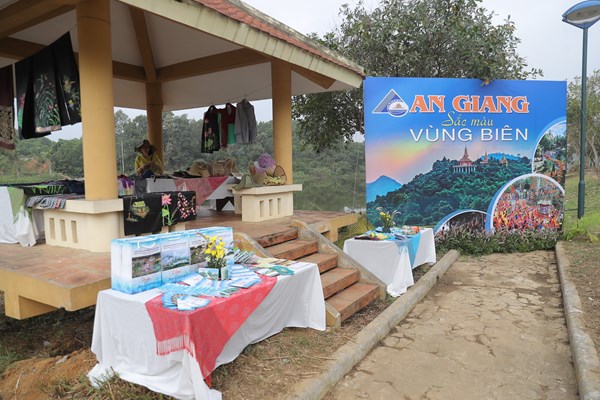 Thưởng thức Đờn ca tài tử và ẩm thực dân gian Nam Bộ tại 