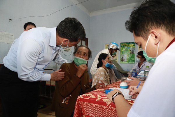 Chăm sóc sức khỏe và phục hồi sinh kế cho miền Trung sau thiên tai - Anh 1