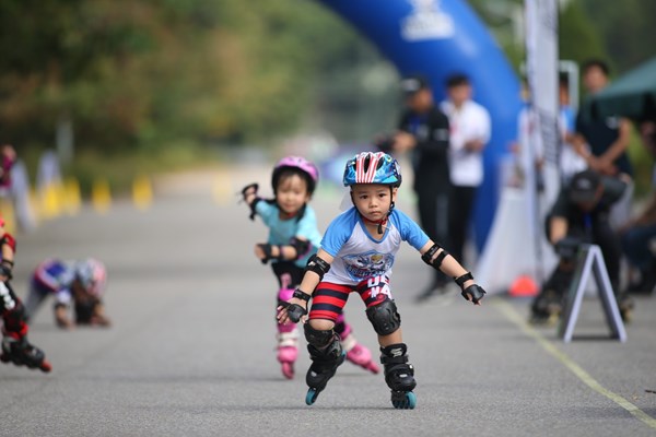 Tuyển chọn tài năng trượt băng tại giải đua Roller Sports Hà Nội mở rộng 2020 - Anh 1