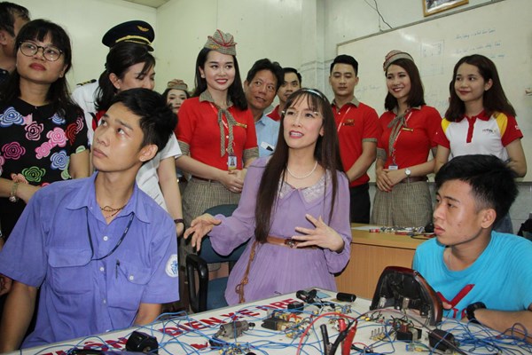 Vietjet mang Tết ấm đến với 1.000 trẻ em - Anh 2