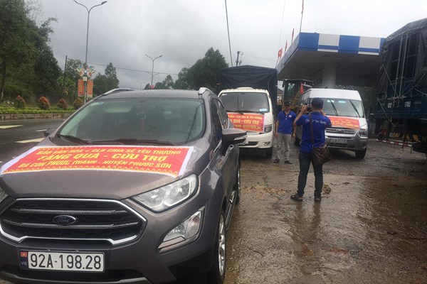 Báo Văn Hóa “chia sẻ yêu thương” đến người dân thiệt hại sau bão lũ tại Quảng Nam, Quảng Ngãi - Anh 4