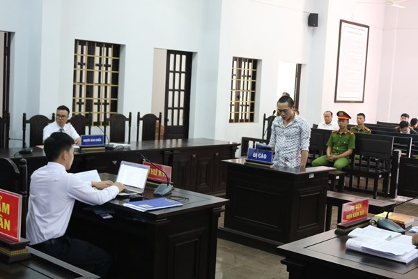 Đối tượng chiếm đoạt tiền của vợ nạn nhân Rào Trăng lãnh 15 năm tù - Anh 1