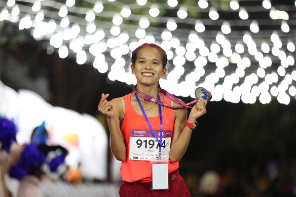 Phạm Thị Hồng Lệ về nhất cự ly 42km nữ - Anh 1