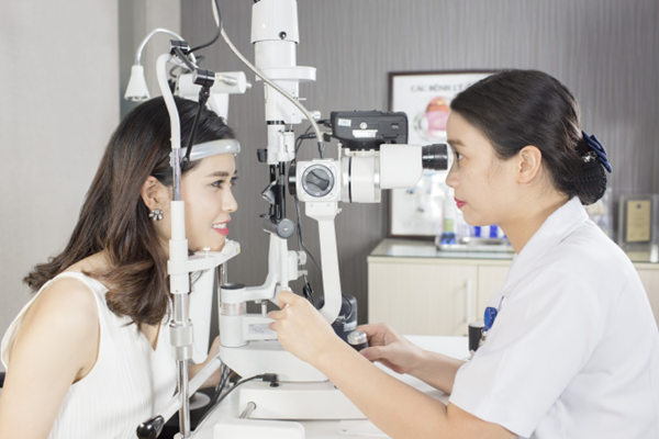 Nguy cơ rủi ro khi đo kính tại các trung tâm, cửa hàng bán kính - Anh 1