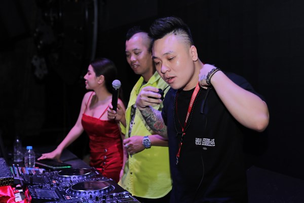Chàng trai mồ côi cha mẹ từ năm 6 tuổi lấy DJ làm điểm tựa - Anh 1