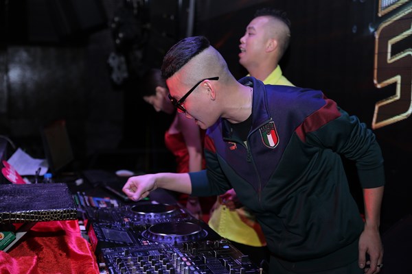 Chàng trai mồ côi cha mẹ từ năm 6 tuổi lấy DJ làm điểm tựa - Anh 3