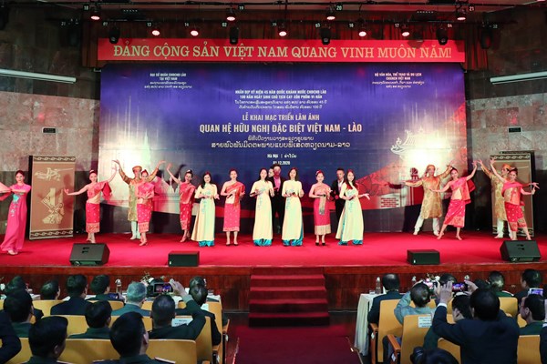 Triển lãm Quan hệ hữu nghị đặc biệt Việt Nam – Lào - Anh 4
