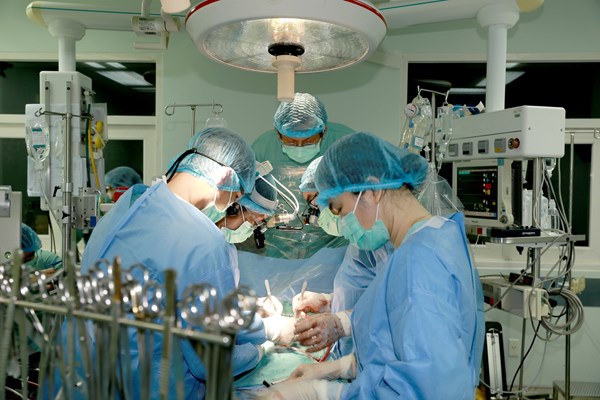Quả tim hiến tặng từ Vũng Tàu đã được ghép thành công tại Huế - Anh 1