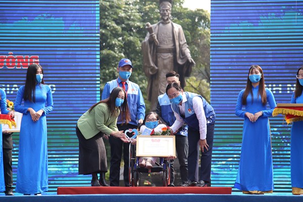 20 tập thể, cá nhân được trao giải thưởng Tình nguyện Quốc gia 2020 - Anh 1