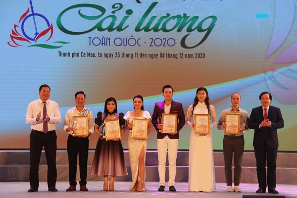 Nhìn từ cuộc thi tài năng trẻ diễn viên Cải lương toàn quốc- 2020: Để hun đúc lửa nghề cho nghệ sĩ trẻ - Anh 1