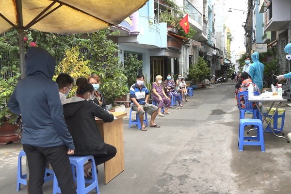 TP.HCM: Cảnh giác, không chủ quan dù F1, F2 có kết quả âm tính - Anh 1