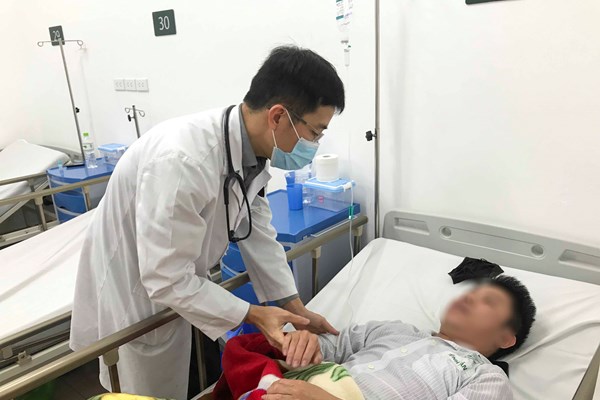 20 ngày tiếp nhận 750 bệnh nhân đột quỵ - Anh 1