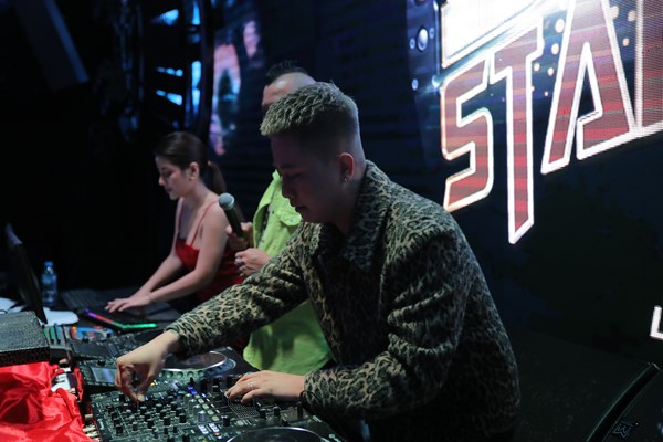 Làm phụ hồ kiếm tiền theo đuổi giấc mơ thành DJ Producer - Anh 1