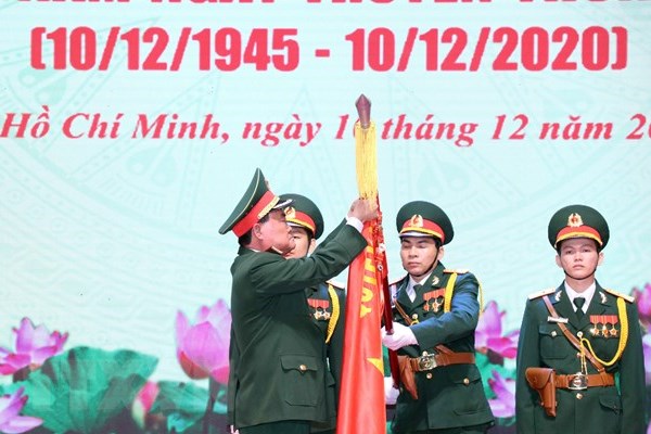 Quân khu 7 đón nhận Huân chương Bảo vệ Tổ quốc hạng Nhất - Anh 1