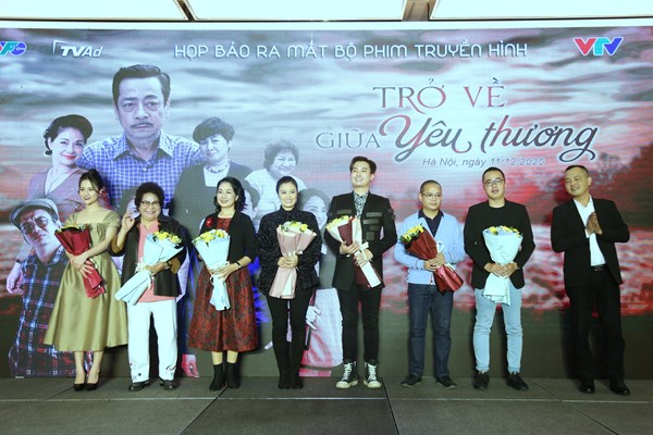 Trở về giữa yêu thương: Gặp lại hình ảnh người cha trăn trở - Anh 1