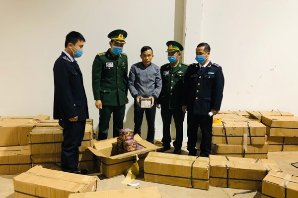 Ngăn chặn các hành vi buôn bán sử dụng pháo lậu dịp cuối năm - Anh 1