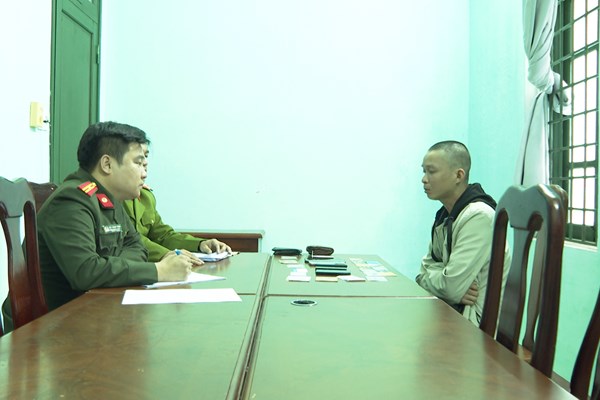 Phá đường dây lừa đảo qua mạng, chiếm đoạt gần 400 tỷ đồng - Anh 1