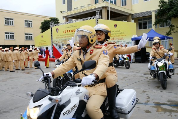 Ra quân bảo đảm trật tự, an toàn giao thông phục vụ bảo vệ Đại hội XIII của Đảng - Anh 1