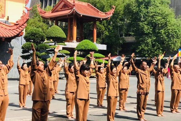 Uy nghiêm lễ chiêm bái tôn tượng Phật hoàng Trần Nhân Tông - Anh 7