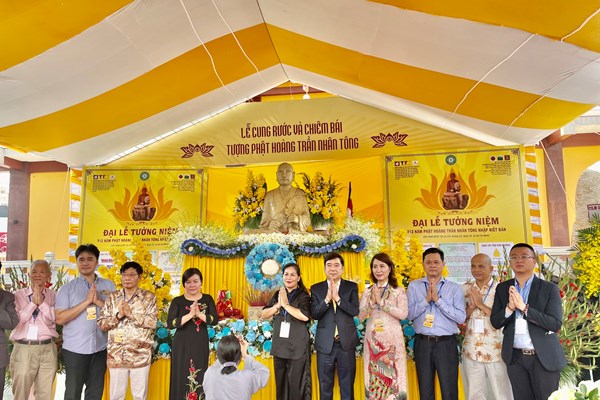 Uy nghiêm lễ chiêm bái tôn tượng Phật hoàng Trần Nhân Tông - Anh 8