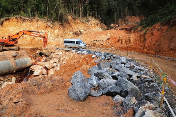 Những món quà sâu nặng ân tình của Công đoàn Khối Di sản- Văn hóa cơ sở,  Bộ VHTTDL - Anh 2