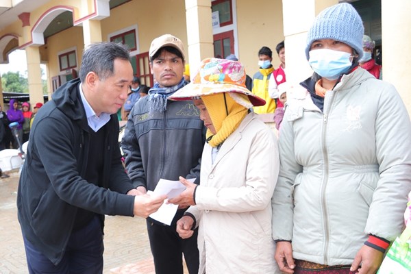 Những món quà sâu nặng ân tình của Công đoàn Khối Di sản- Văn hóa cơ sở,  Bộ VHTTDL - Anh 5