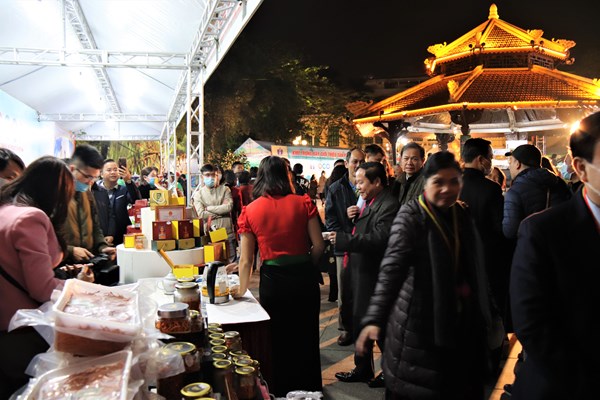 Tuần văn hóa, du lịch Lai Châu tại Hà Nội: Vẻ đẹp và màu sắc rực rỡ của Tây Bắc ở Hà Nội - Anh 9