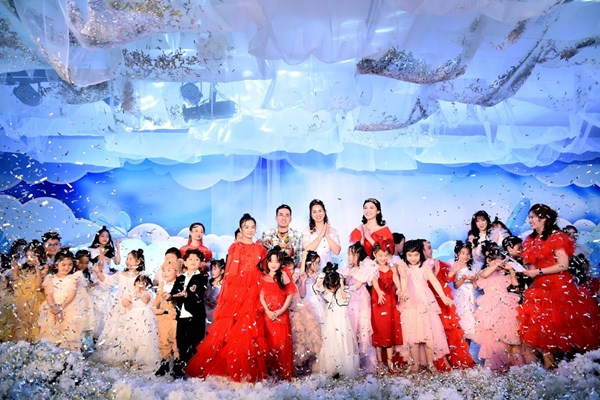 Hấp dẫn show diễn Dance Of The Clouds Fashion Show - Anh 6