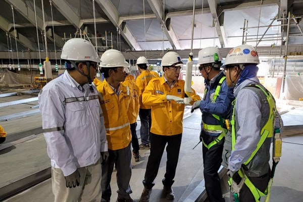 PV GAS hoàn thiện thi công và nâng mái bồn chứa của kho LNG Thị Vải - Anh 2