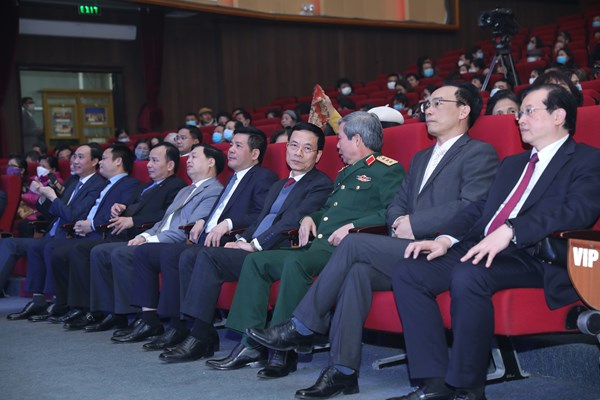 Tổ chức chương trình nghệ thuật đặc biệt “Sáng mãi niềm tin theo Đảng” - Anh 2