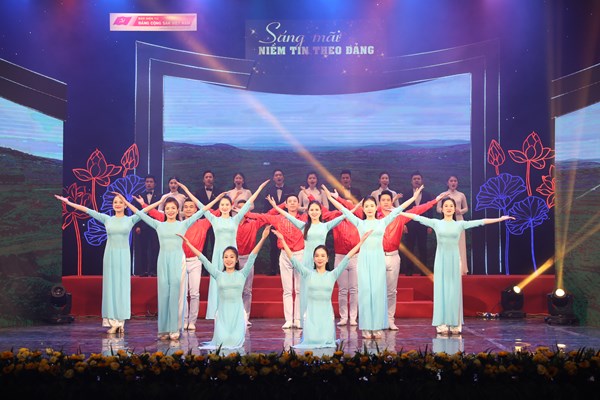 Tổ chức chương trình nghệ thuật đặc biệt “Sáng mãi niềm tin theo Đảng” - Anh 6