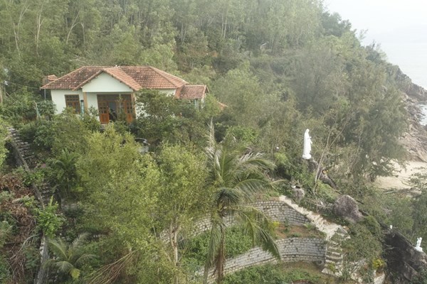 “Biệt phủ” mọc tự nhiên trong danh thắng quốc gia Ghềnh Ráng”: Chỉ đề xuất xử phạt vi phạm hành chính - Anh 1