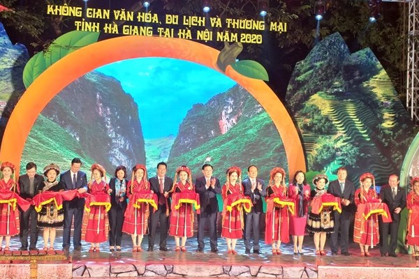 Vẻ đẹp biên cương xa xôi giữa lòng Hà Nội - Anh 1