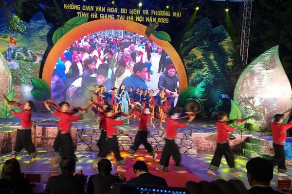 Vẻ đẹp biên cương xa xôi giữa lòng Hà Nội - Anh 5