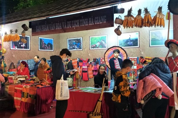 Vẻ đẹp biên cương xa xôi giữa lòng Hà Nội - Anh 6