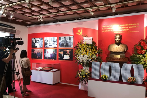 Phát huy sứ mệnh “cuốn sử sống” để giáo dục cho thế hệ mai sau - Anh 4