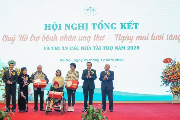 Không để bệnh nhân ung thư ở lại phía sau - Anh 1