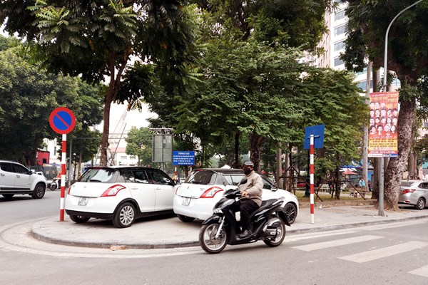 Tìm chỗ đỗ xe... tránh phạt nguội - Anh 1