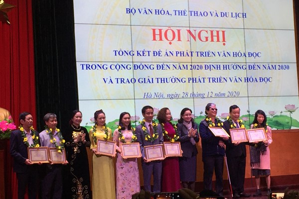 Bộ VHTTDL: Trao Giải thưởng Phát triển văn hóa đọc năm 2020 cho các tập thể, cá nhân - Anh 3