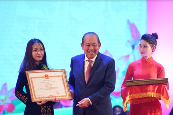 Tuyên dương 145 HS-SV, thanh niên DTTS xuất sắc, tiêu biểu 2020 - Anh 1