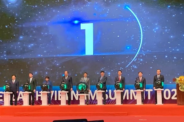 Phó Thủ tướng Vũ Đức Đam bấm nút khai trương 3 nền tảng y tế thông minh - Anh 2