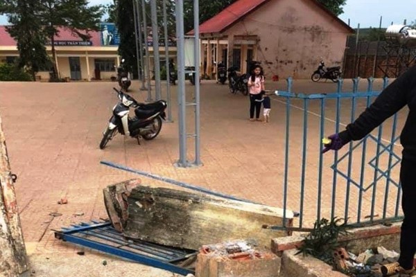 Rà soát các công trình trường học sau vụ sập cổng tường rào khiến 1 học sinh tử vong - Anh 1