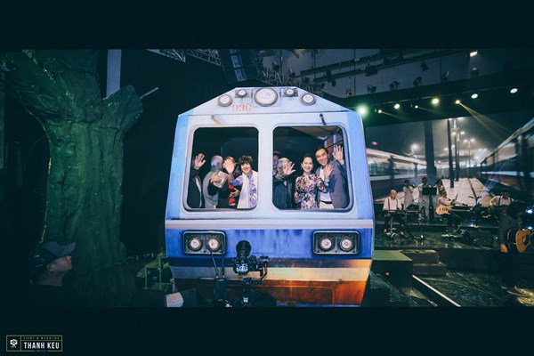 “Tấm vé” quay ngược thời gian - Anh 2