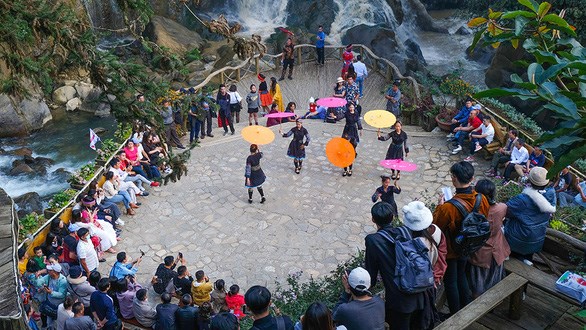 Đa dạng thị trường tour Tết - Anh 2