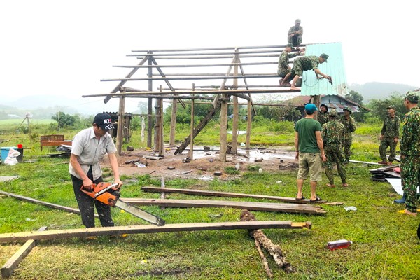 Chuyện tình người lúc bão giông - Anh 1