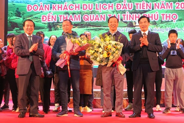 Phú Thọ đón năm mới 2021 và công bố các quyết định quan trọng - Anh 5