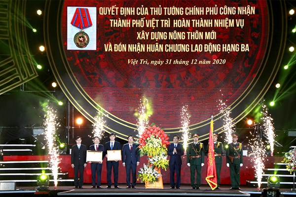 Phú Thọ đón năm mới 2021 và công bố các quyết định quan trọng - Anh 1