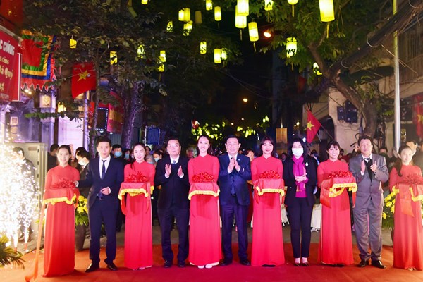 Hà Nội: Khai mạc không gian mở rộng phố đi bộ - Anh 1