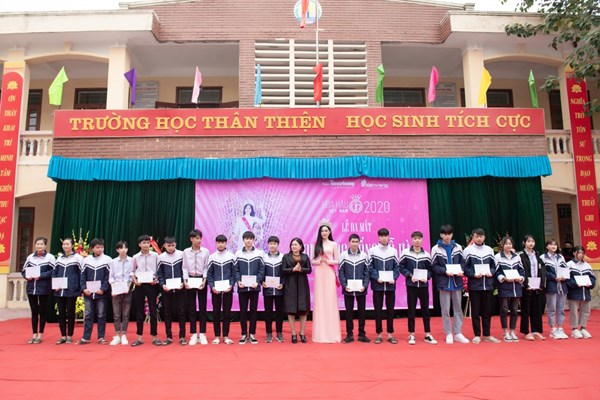 Ra mắt quỹ học bổng Hoa hậu Đỗ Thị Hà - Anh 1